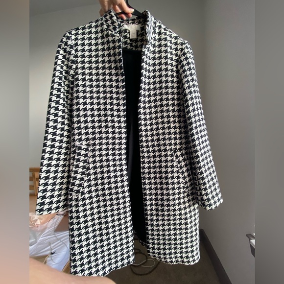 H&M Jackets & Blazers - H&M hm Fitted Coat Jacket in Woven Fabric Black White Houndstooth Pattern Size 6